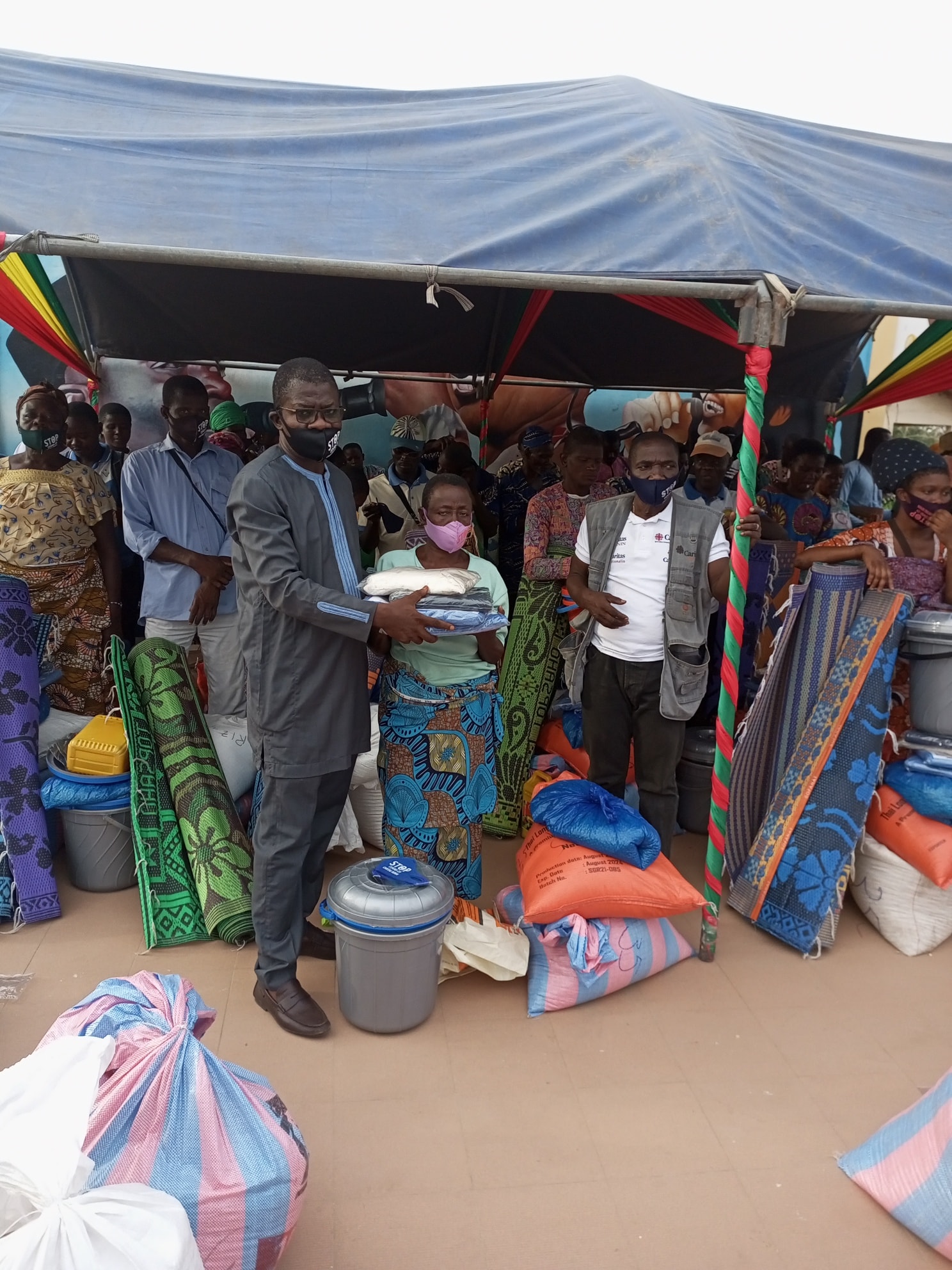Remise de kits aux populations pauvres et vulnérables sinistrées Grand-popo suite aux inondations de 2021