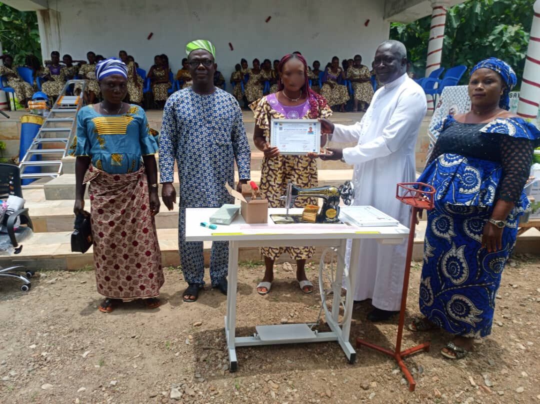 Filles-mères : Caritas Bénin redonne espoir et offre de nouvelles perspectives à 121 filles-mères