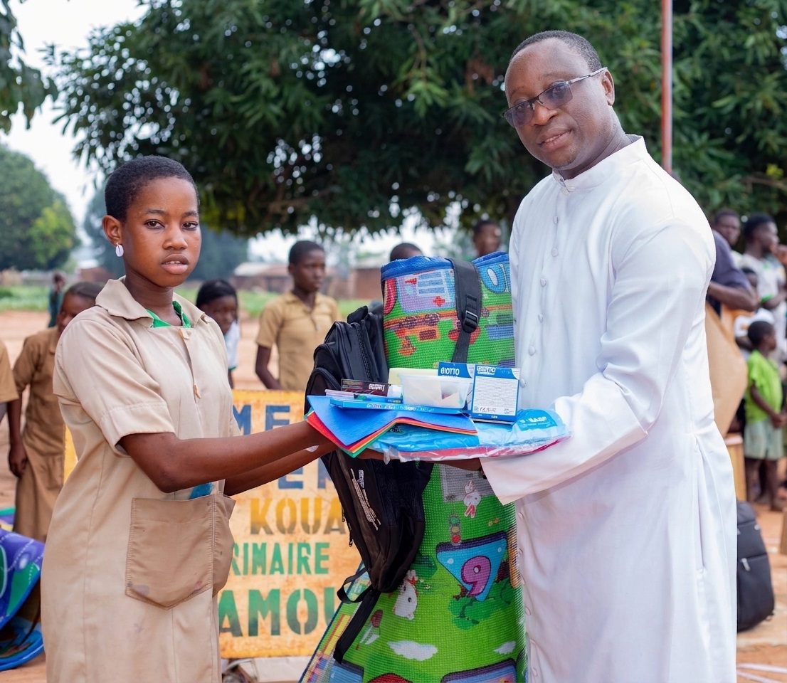 Caritas Bénin et CRS offrent des kits scolaires à
391 écoliers issus de familles déplacées