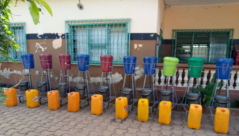 Remise de masques et de dispositifs de lavage des mains aux enfants en situation de mendicité