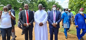 VISITE DE LA DELEGATION BURUNDAISE A L’EPP AGONTIME ECOLE BENEFICIAIRE DES CANTINES MISES EN ŒUVRE PAR CARITAS BÉNIN