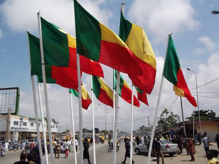 benin_plusieurs-drapeaux
